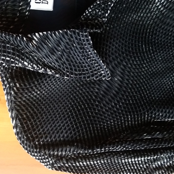 Chico's rayon and silk burnt-out velvet blouse in gold and black, Size 1 - Picture 2 of 4